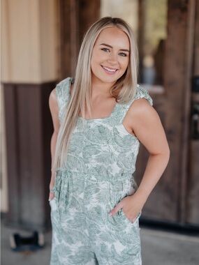 P. Cill Island In The Sun linen Jumpsuit 
Green Leaf Print Size Medium